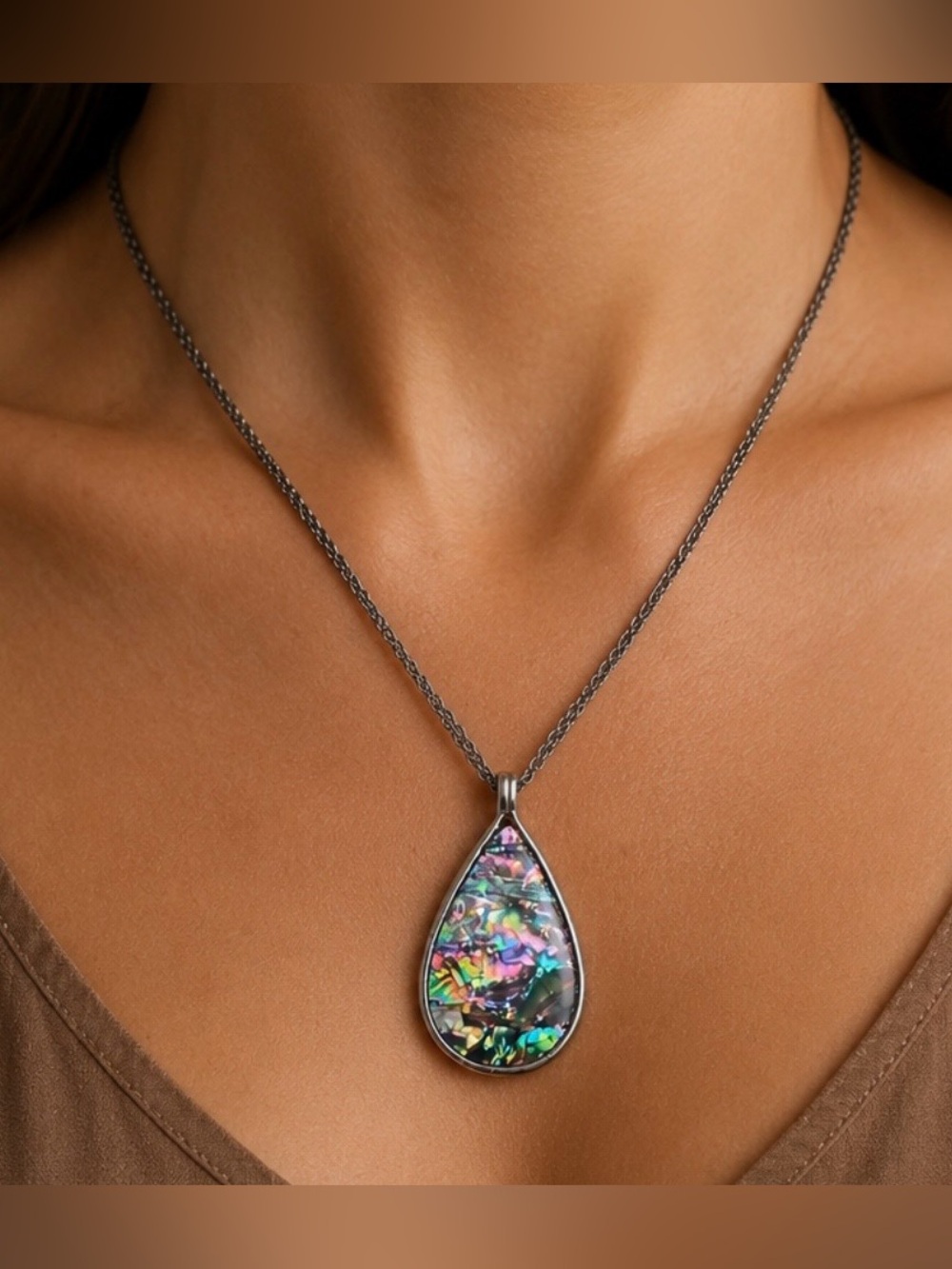 ✨ Iridescent Teardrop Pendant Necklace ✨
